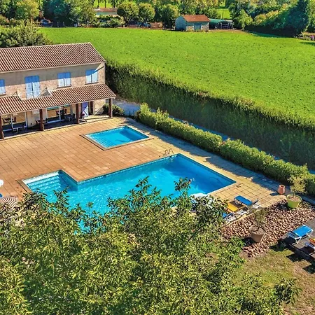 Awesome In Raphele-les-arles With Wifi Raphele